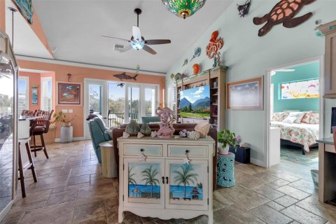 House in Crystal River, Florida 2 bedrooms, 165.18 sq.m. № 1718340 - photo 5