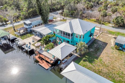 House in Crystal River, Florida 2 bedrooms, 165.18 sq.m. № 1718340 - photo 4