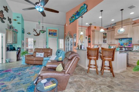 House in Crystal River, Florida 2 bedrooms, 165.18 sq.m. № 1718340 - photo 9