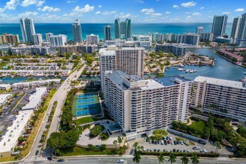 Condominio en venta en Hallandale Beach, Florida, 2 dormitorios, 130.06 m2 № 2152888 - foto 24
