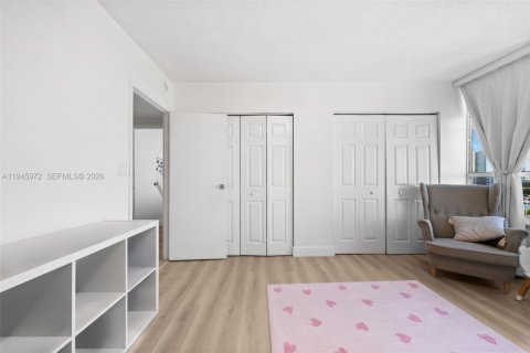 Condominio en venta en Hallandale Beach, Florida, 2 dormitorios, 130.06 m2 № 2152888 - foto 19