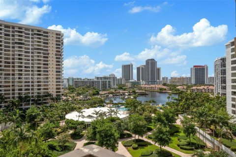 Condominio en venta en Hallandale Beach, Florida, 2 dormitorios, 130.06 m2 № 2152888 - foto 23