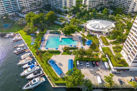 Condominio en venta en Hallandale Beach, Florida, 2 dormitorios, 130.06 m2 № 2152888 - foto 27