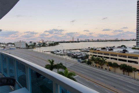Copropriété à louer à North Bay Village, Floride: 2 chambres, 118.36 m2 № 1946708 - photo 8