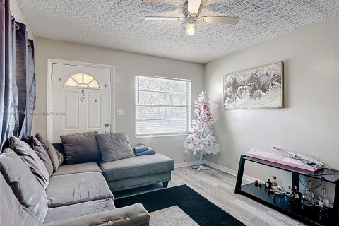 Immobilier commercial à vendre à Lake Wales, Floride: 194.72 m2 № 2062789 - photo 10