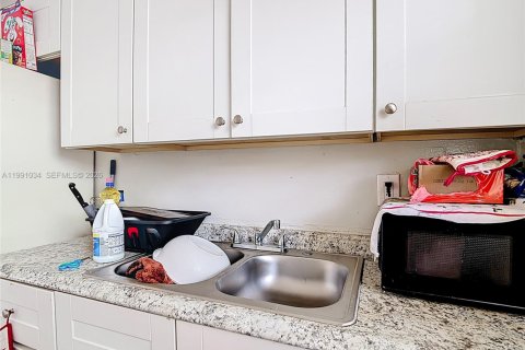 Immobilier commercial à vendre à Lake Wales, Floride: 194.72 m2 № 2062789 - photo 13