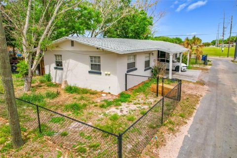 Immobilier commercial à vendre à Lake Wales, Floride: 194.72 m2 № 2062789 - photo 5