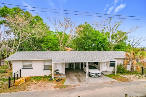 Immobilier commercial à vendre à Lake Wales, Floride: 194.72 m2 № 2062789 - photo 4