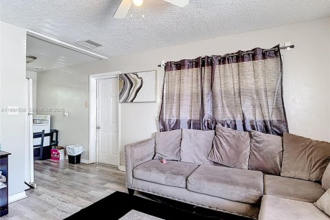 Immobilier commercial à vendre à Lake Wales, Floride: 194.72 m2 № 2062789 - photo 8