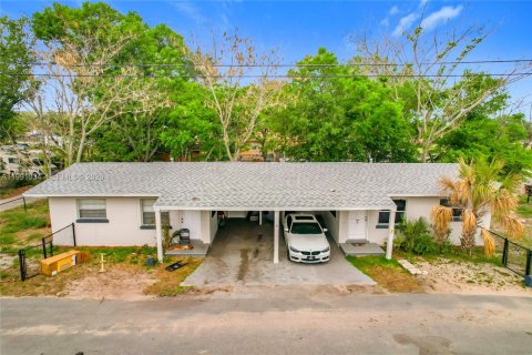 Immobilier commercial à vendre à Lake Wales, Floride: 194.72 m2 № 2062789 - photo 3