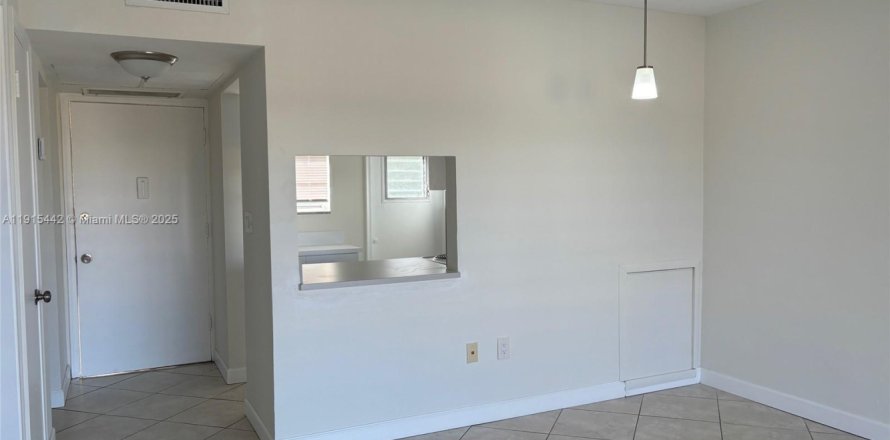 Кондоминиум с 1 спальней в Авентура, Флорида № 1971596