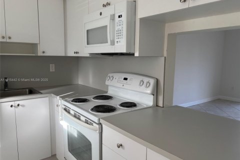 Снять в аренду кондоминиум в Авентура, Флорида 1 спальня, 78.97м2, № 1971596 - фото 2