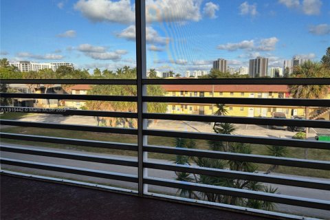 Снять в аренду кондоминиум в Авентура, Флорида 1 спальня, 78.97м2, № 1971596 - фото 5