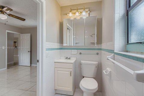 House in Margate, Florida 3 bedrooms, 142.88 sq.m. № 1845905 - photo 18