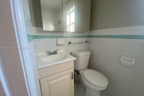 House in Margate, Florida 3 bedrooms, 142.88 sq.m. № 1845905 - photo 14