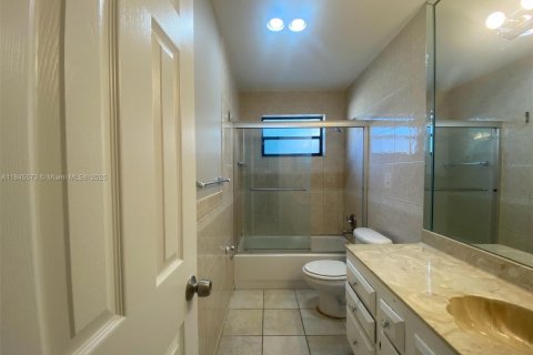 House in Margate, Florida 3 bedrooms, 142.88 sq.m. № 1845905 - photo 11