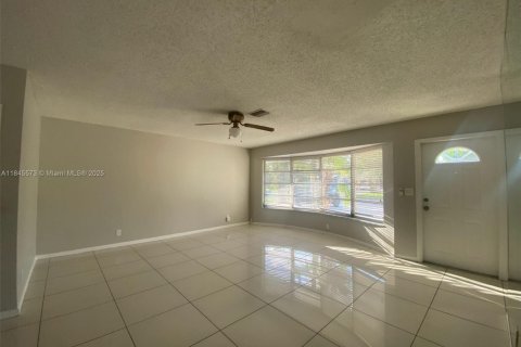 House in Margate, Florida 3 bedrooms, 142.88 sq.m. № 1845905 - photo 5