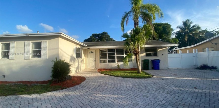House in Margate, Florida 3 bedrooms, 142.88 sq.m. № 1845905