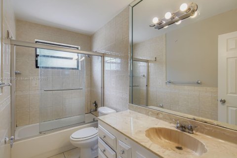 House in Margate, Florida 3 bedrooms, 142.88 sq.m. № 1845905 - photo 19
