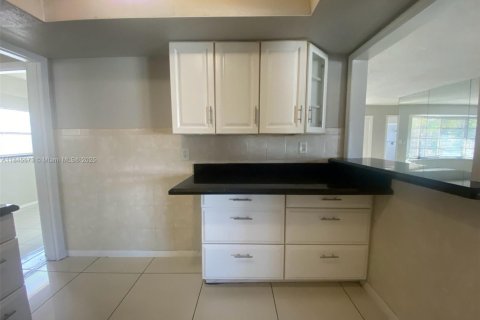 House in Margate, Florida 3 bedrooms, 142.88 sq.m. № 1845905 - photo 8
