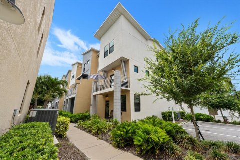 Townhouse in Saint Petersburg, Florida 3 bedrooms, 204.85 sq.m. № 2126148