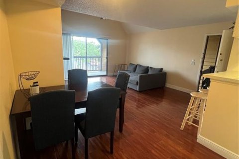 Condominio en alquiler en Altamonte Springs, Florida, 1 dormitorio, 59.83 m2 № 1893630 - foto 3