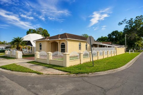 Villa ou maison à vendre à Tampa, Floride: 3 chambres, 157.84 m2 № 2230552 - photo 14