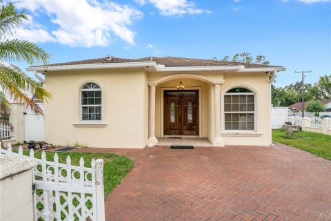 Villa ou maison à vendre à Tampa, Floride: 3 chambres, 157.84 m2 № 2230552 - photo 19
