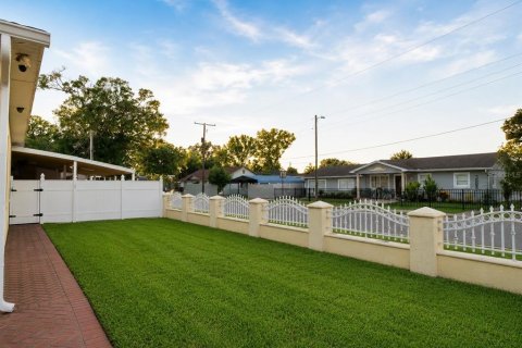 Villa ou maison à vendre à Tampa, Floride: 3 chambres, 157.84 m2 № 2230552 - photo 2
