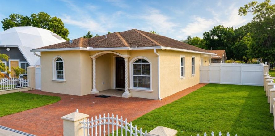 Villa ou maison à Tampa, Floride 3 chambres, 157.84 m2 № 2230552