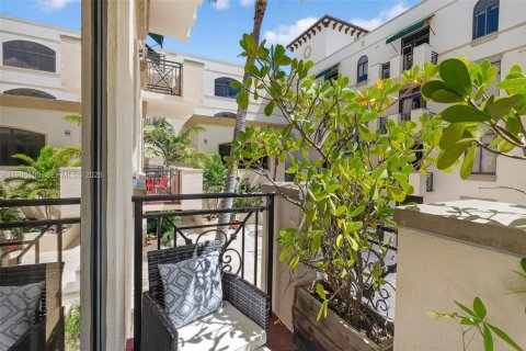 Купить кондоминиум в Корал-Гейблс, Флорида 1 спальня, 81.94м2, № 2047736 - фото 2