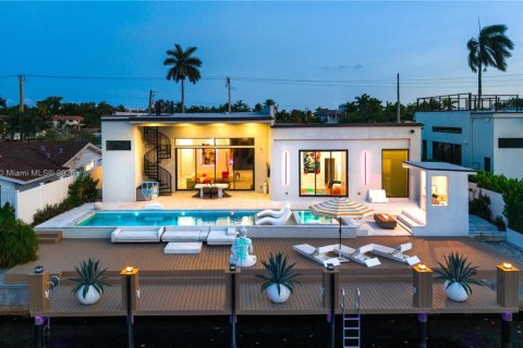 House in Fort Lauderdale, Florida 4 bedrooms, 302.68 sq.m. № 1861893 - photo 9