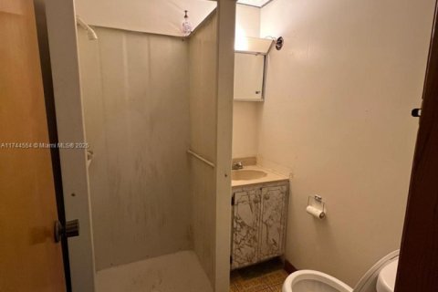 Commercial property in Hialeah, Florida № 1959071 - photo 13