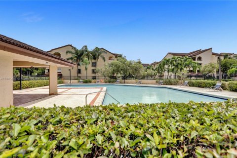 Condo in Miami, Florida, 2 bedrooms  № 1952547 - photo 23