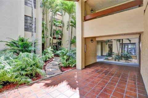 Condo in Miami, Florida, 2 bedrooms  № 1952547 - photo 3