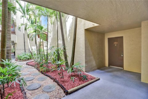 Condo in Miami, Florida, 2 bedrooms  № 1952547 - photo 4