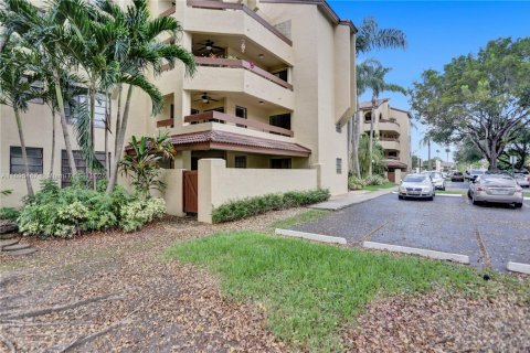 Condo in Miami, Florida, 2 bedrooms  № 1952547 - photo 25