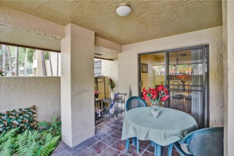 Condo in Miami, Florida, 2 bedrooms  № 1952547 - photo 8