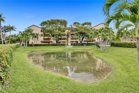 Condo in Miami, Florida, 2 bedrooms  № 1952547 - photo 24