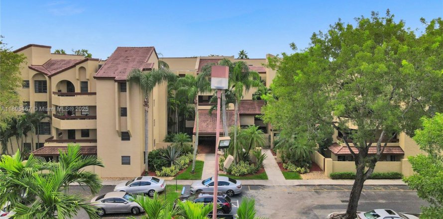 Condo in Miami, Florida, 2 bedrooms  № 1952547
