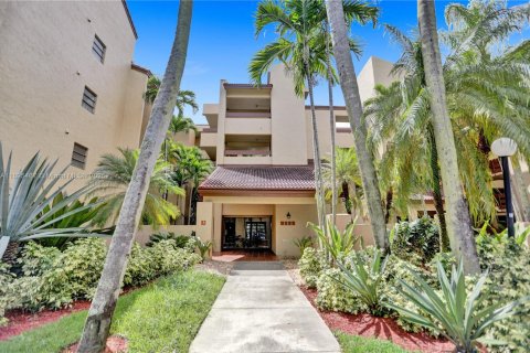 Condo in Miami, Florida, 2 bedrooms  № 1952547 - photo 2