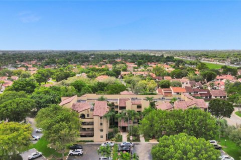 Condo in Miami, Florida, 2 bedrooms  № 1952547 - photo 29