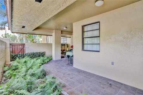 Condo in Miami, Florida, 2 bedrooms  № 1952547 - photo 7