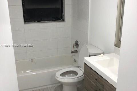 Condo in Miami, Florida, 2 bedrooms  № 1952547 - photo 13