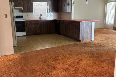 House in Hudson, Florida 2 bedrooms, 122.45 sq.m. № 1902606 - photo 4