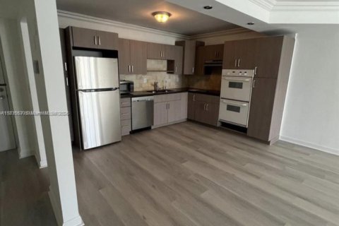 Condo in Sunny Isles Beach, Florida, 2 bedrooms  № 1960635 - photo 4