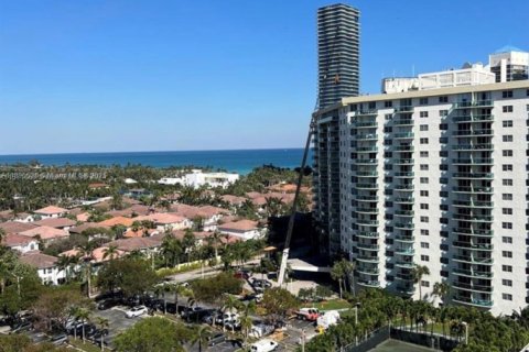 Condo in Sunny Isles Beach, Florida, 2 bedrooms  № 1960635 - photo 2