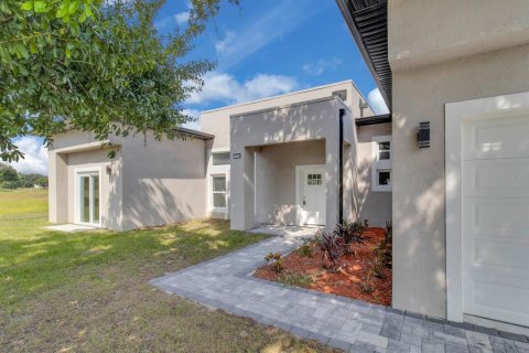House in Sebring, Florida 4 bedrooms, 207.92 sq.m. № 1780360 - photo 1