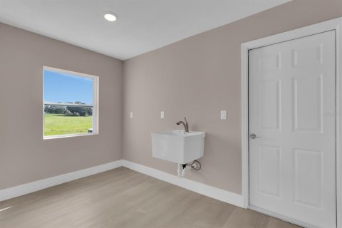 House in Sebring, Florida 4 bedrooms, 207.92 sq.m. № 1780360 - photo 10