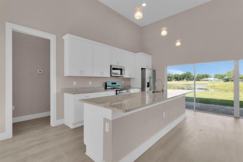 House in Sebring, Florida 4 bedrooms, 207.92 sq.m. № 1780360 - photo 7